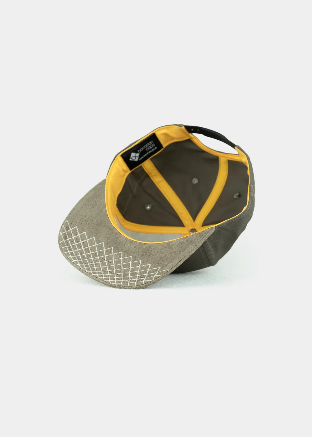 Cap "Liquid & Maniac II-The Gaudi is real" - oliv (Snapback) - Image 3
